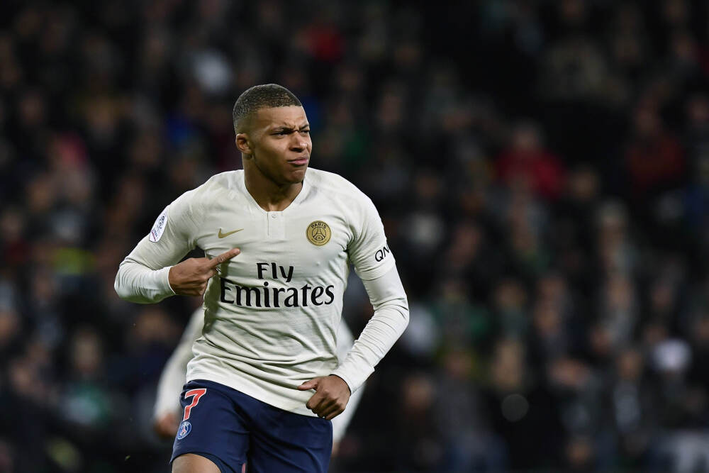 国安部“点名”张艺谋，释放三个强烈信号，原来我们确实低估他了